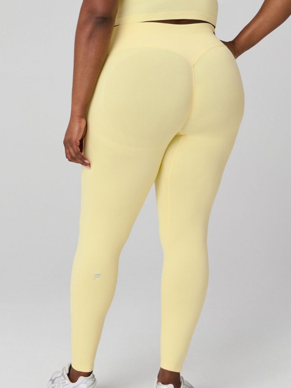 NWT Fabletics Seamless Scrunch Leggings butter cream